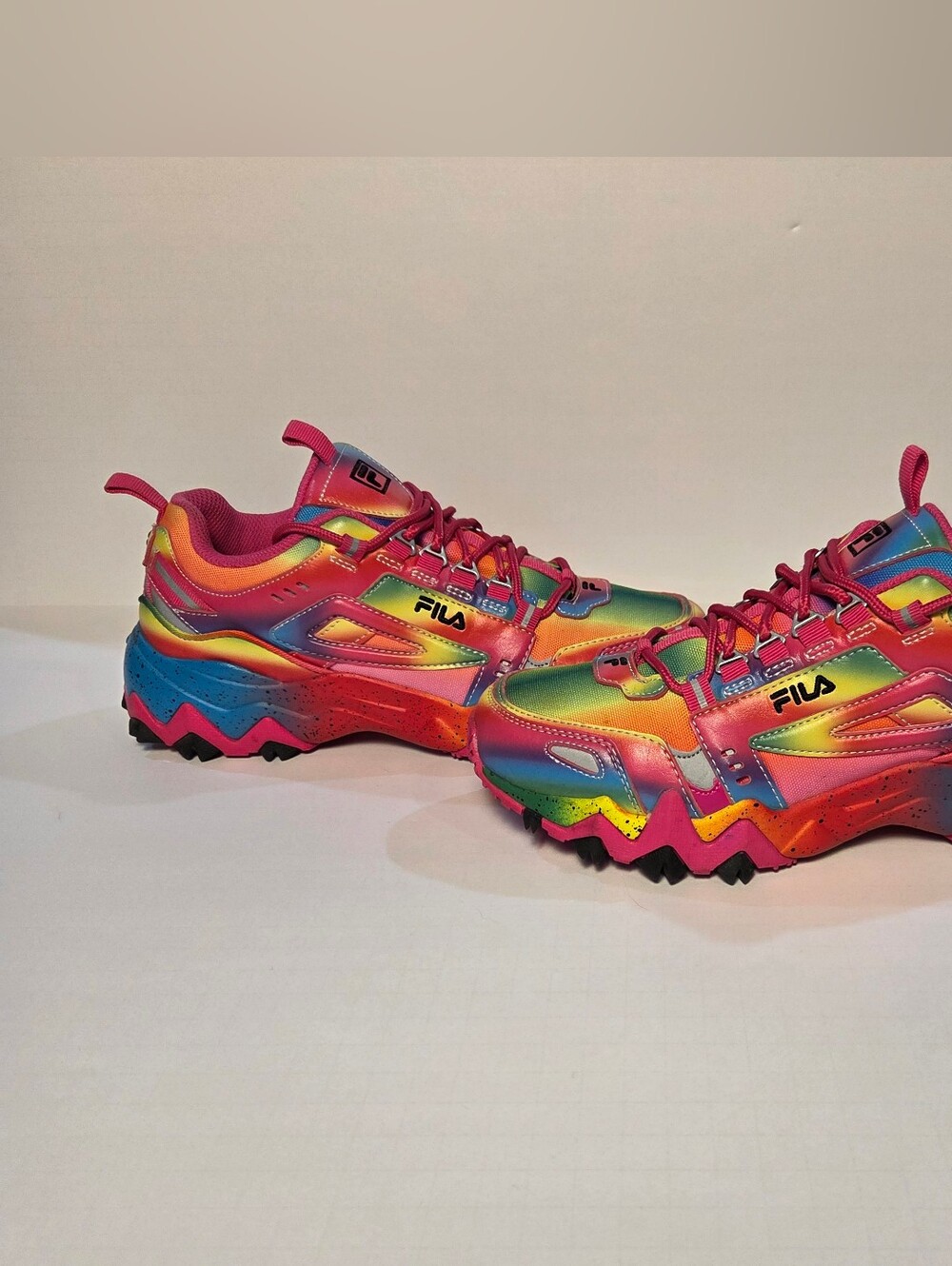FILA Oakmont TR Sneakers Women's Retro Rainbow Tie-Dye Fashion Footwear Size 9 - Picture 3 of 6